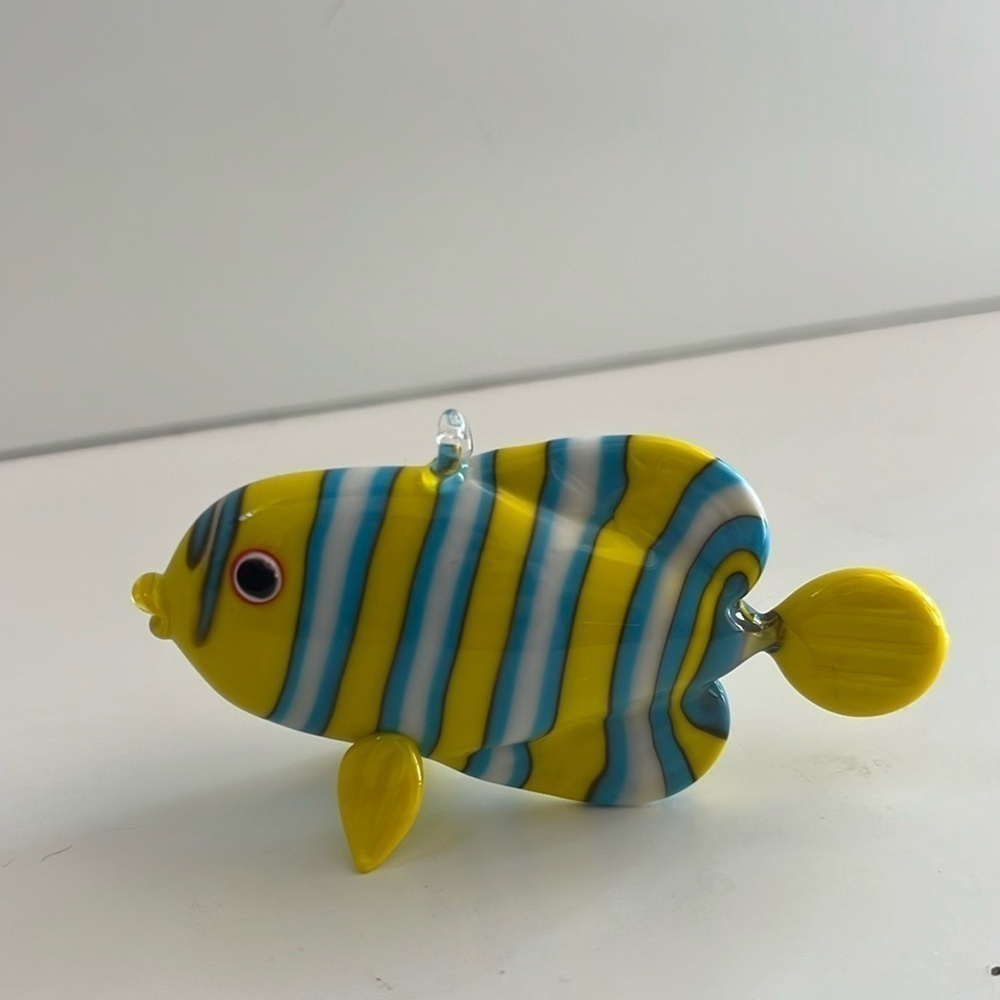 Vintage Yellow/Blue Art Glass hand blown Murano style miniature tropical fish - Picture 2 of 6